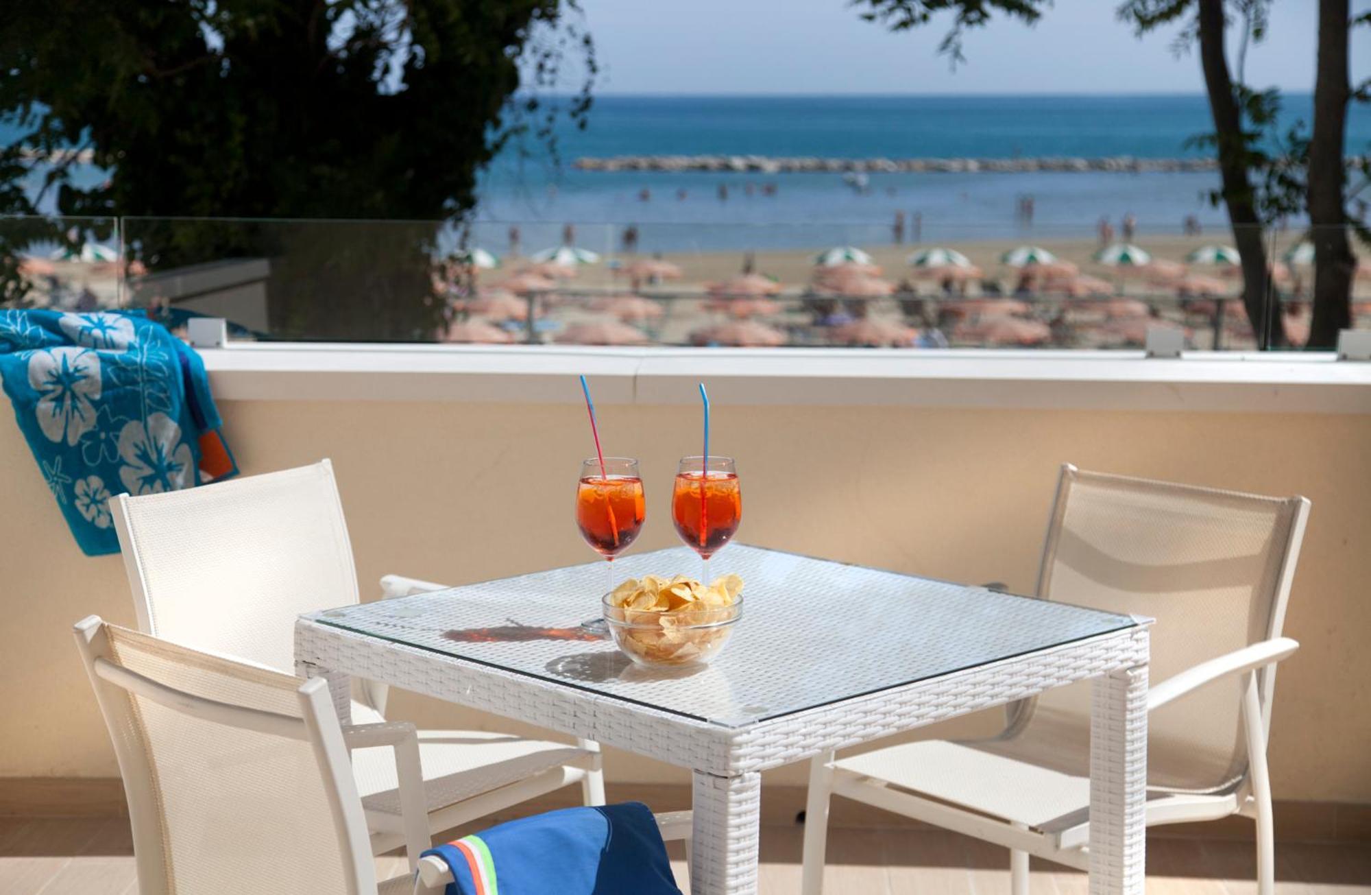 Marina Beach Suite Hotel Rimini Buitenkant foto