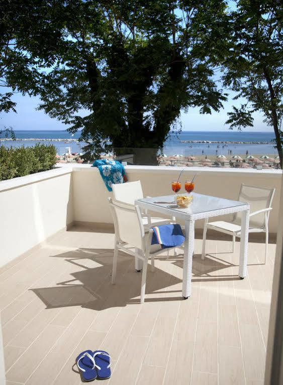 Marina Beach Suite Hotel Rimini Buitenkant foto
